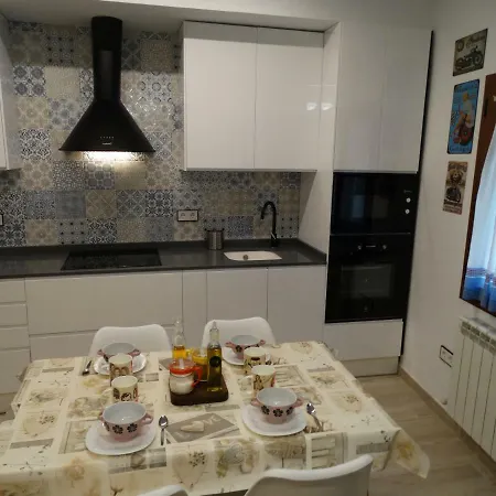 El Muro De Piedra Apartment *