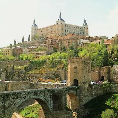 El Muro De Piedra Apartment Toledo